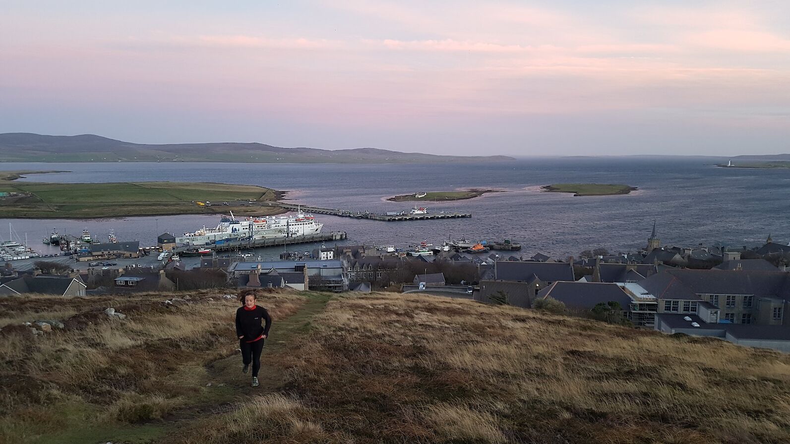 Heading up Brinkie's Brae - image by Richy Ainsworth