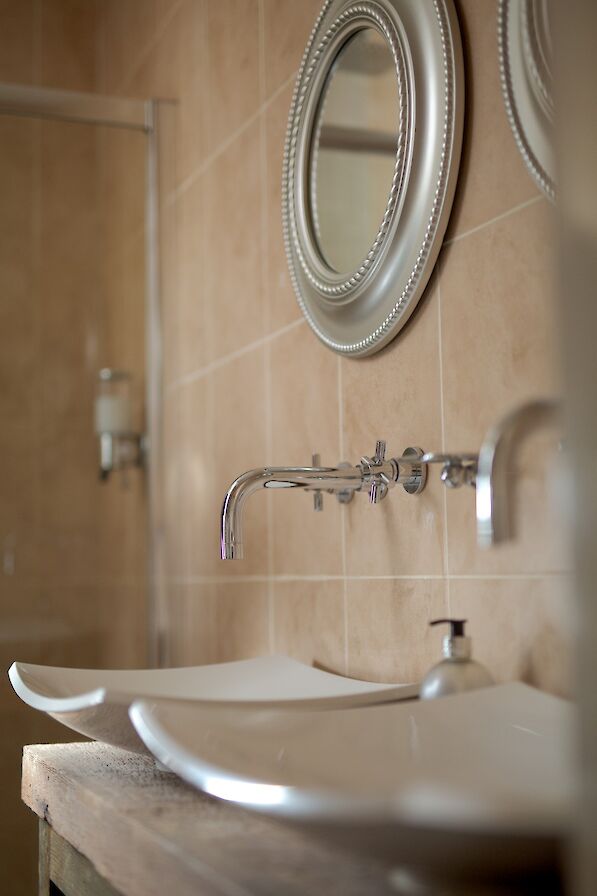 An en-suite bathroom at Shorelands Orkney