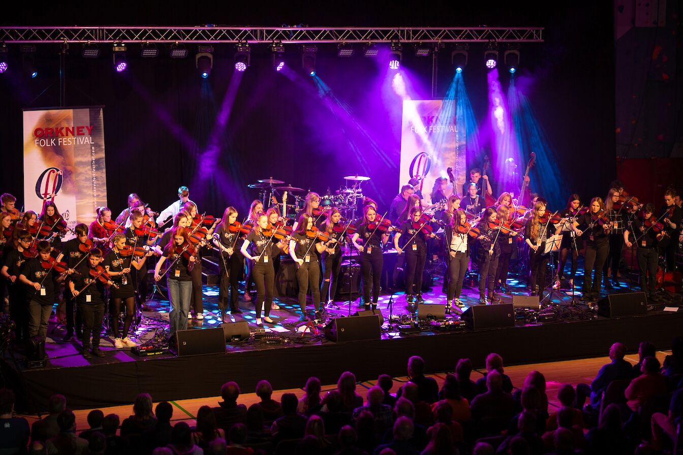 Hadhirgaan performance at the Pickaquoy Centre