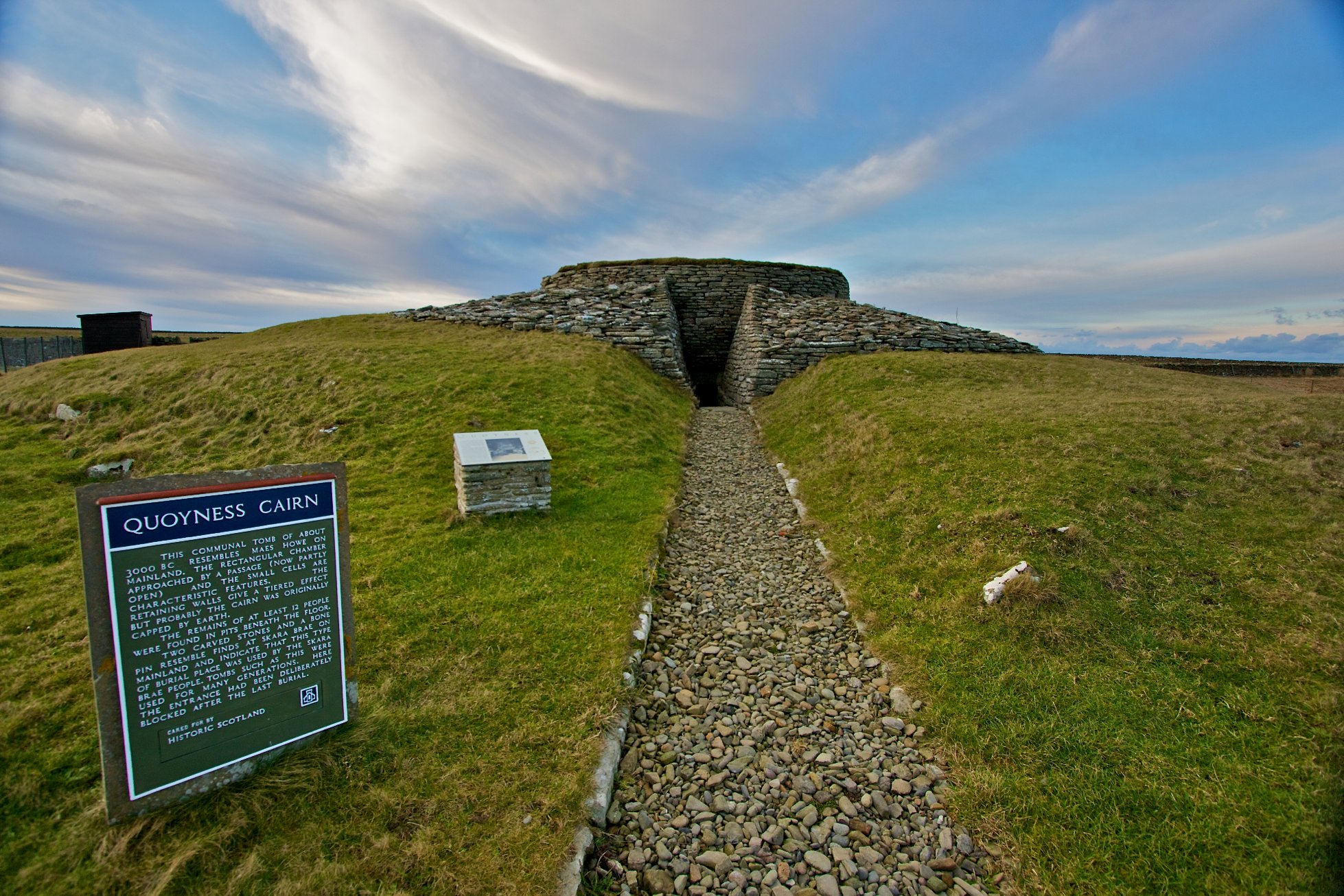 Quoyness Chambered Cairn | Orkney.com